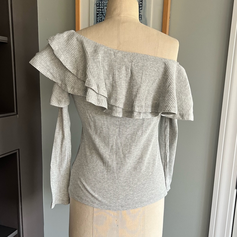 SOLD October bee Love off the shoulder too. Last One🔥 - Picture 4 of 5